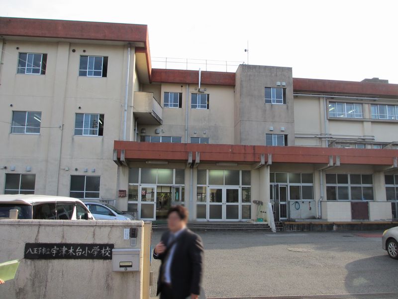 宇津木台小学校（画像の一部を加工しています）