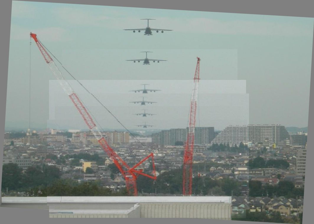グリーンヴィレッジ宇津木台上空を通過して横田基地に向かうギャラクシー（合成）