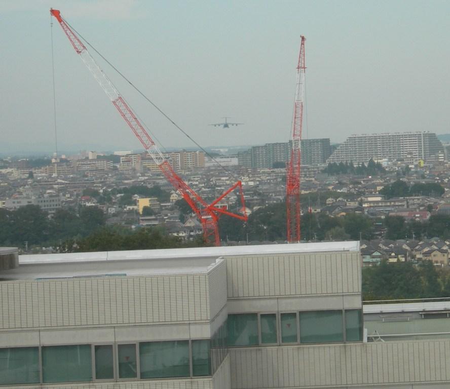 グリーンヴィレッジ宇津木台上空を通過して横田基地に向かうC5ギャラクシー
