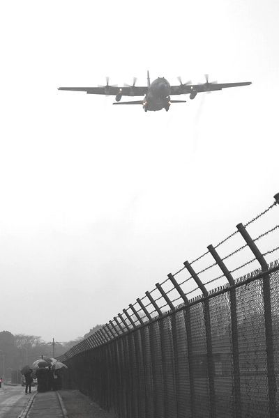 横田基地に着陸するC-130輸送機